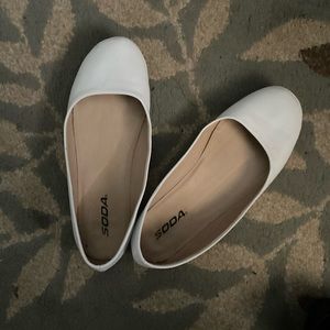 EUC Soda White Women 7.5 Flats